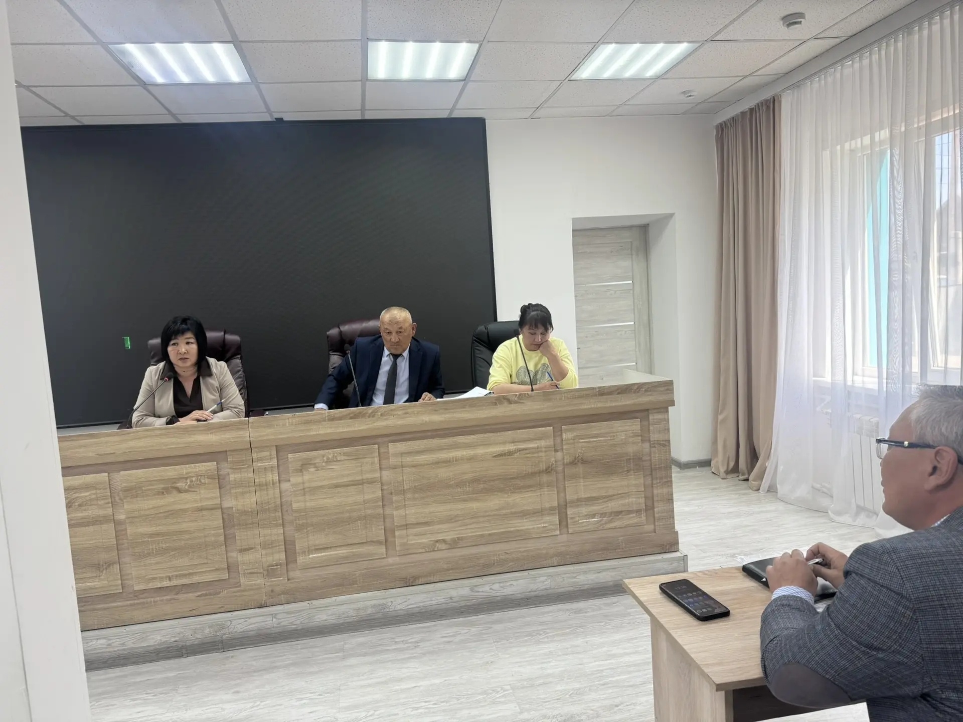 Сегодня состоялось очередное заседание комиссии по рассмотрению вопросов оказания государственной социальной помощи гражданам на основании социального контракта для осуществления предпринимательской деятельности.